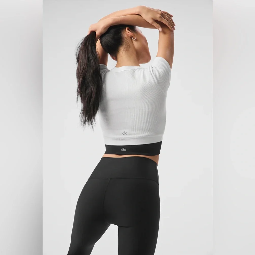 ALO YOGA | ✨NEW✨ Seamless Ribbed Cropped Serene Short Sleeve in White